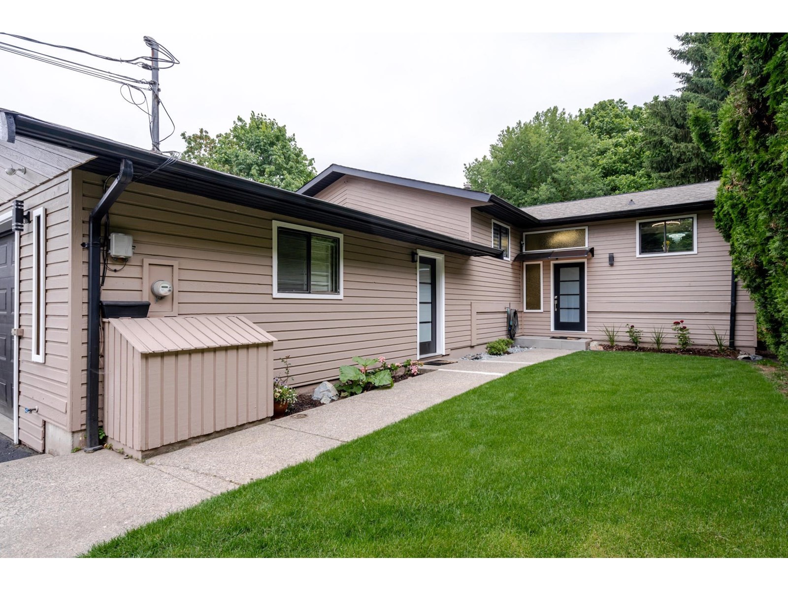 Photo 1 of 33897 Walnut Avenue, Abbotsford BC
