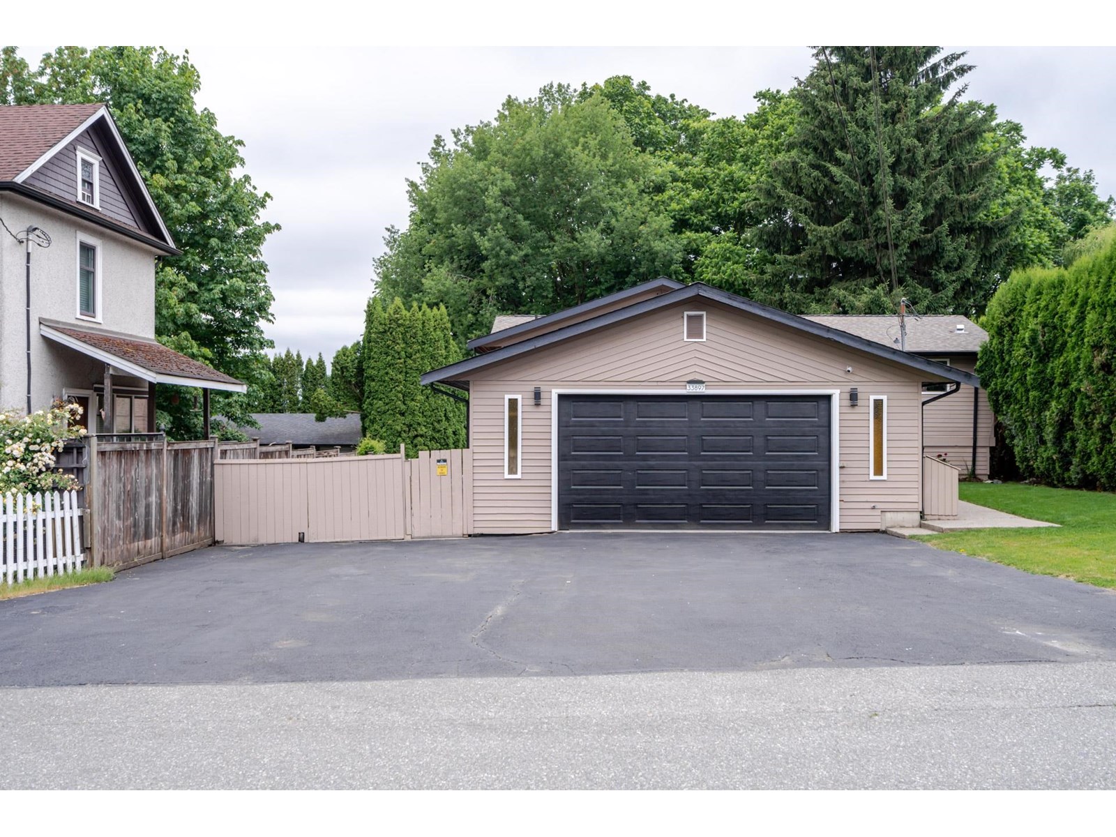 Photo 2 of 33897 Walnut Avenue, Abbotsford BC