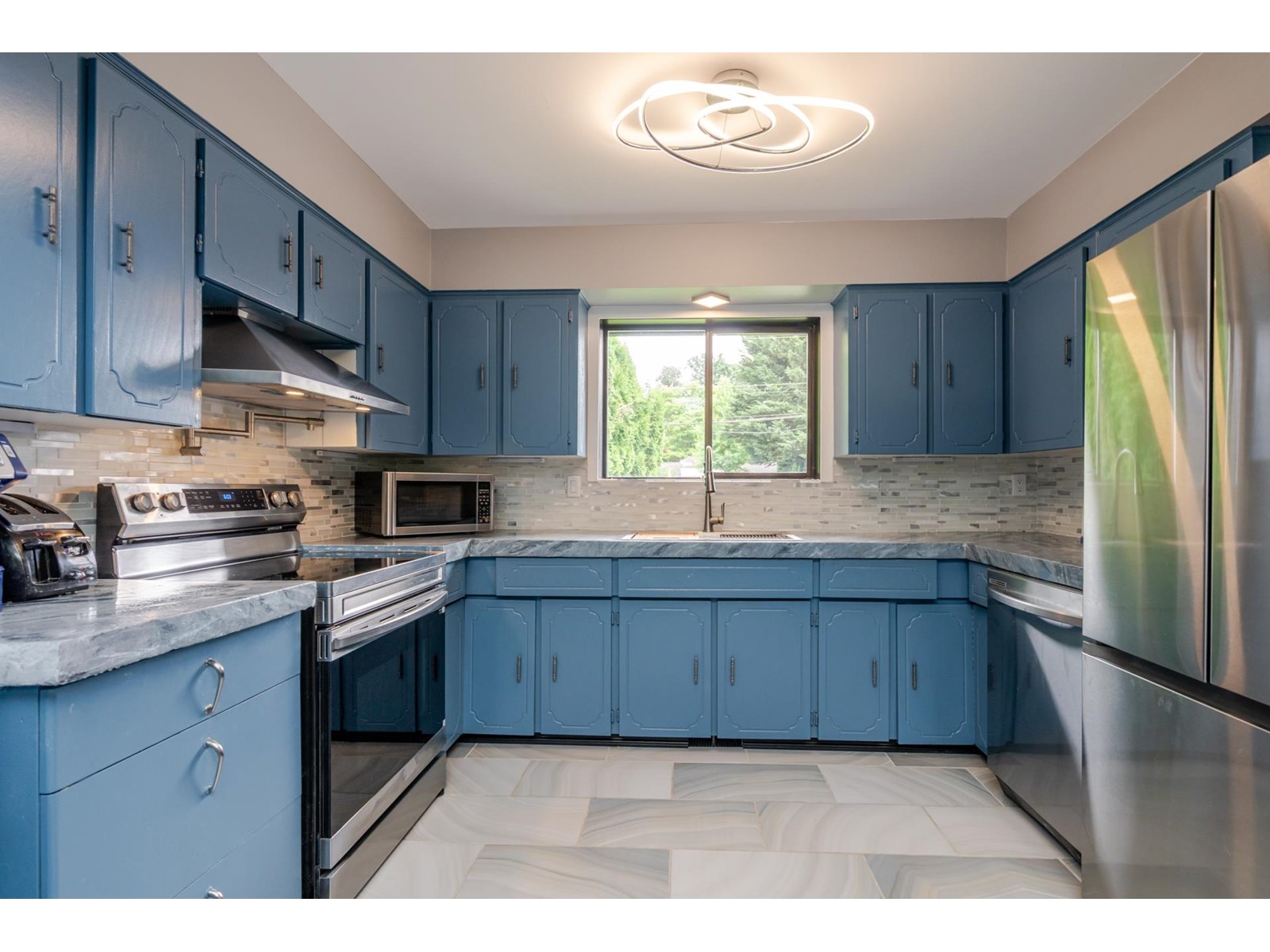 Photo 13 of 33897 Walnut Avenue, Abbotsford BC
