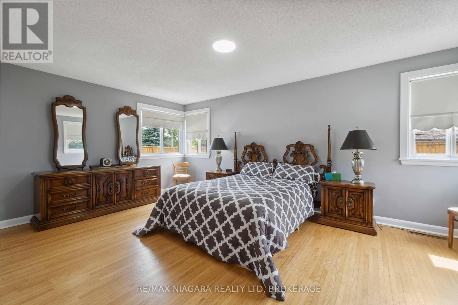 Photo 10 of 3560 Rapids View Drive, Niagara Falls ON