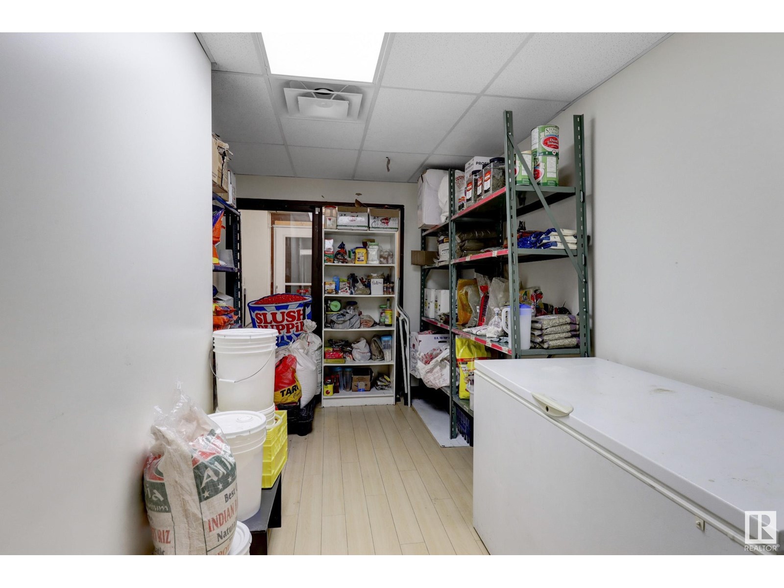Photo 11 of 9643 9647 41 Av Nw Nw, Edmonton AB