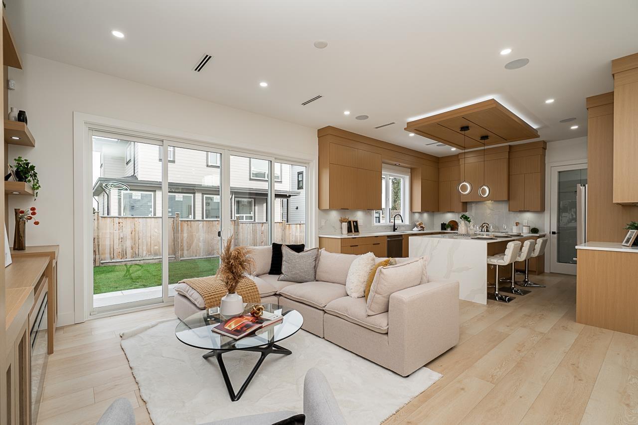 Photo 4 of 7128 204 Street, Langley BC