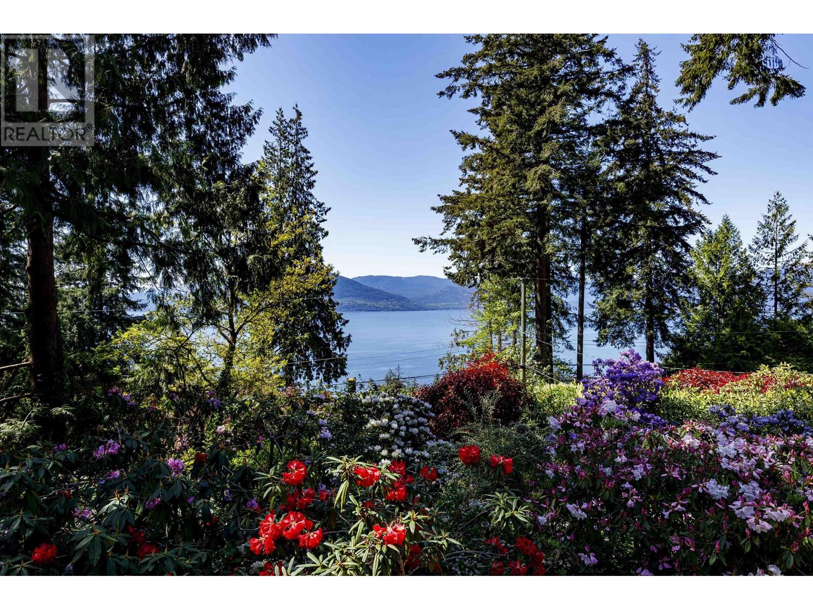 90 OCEANVIEW ROAD, Lions Bay