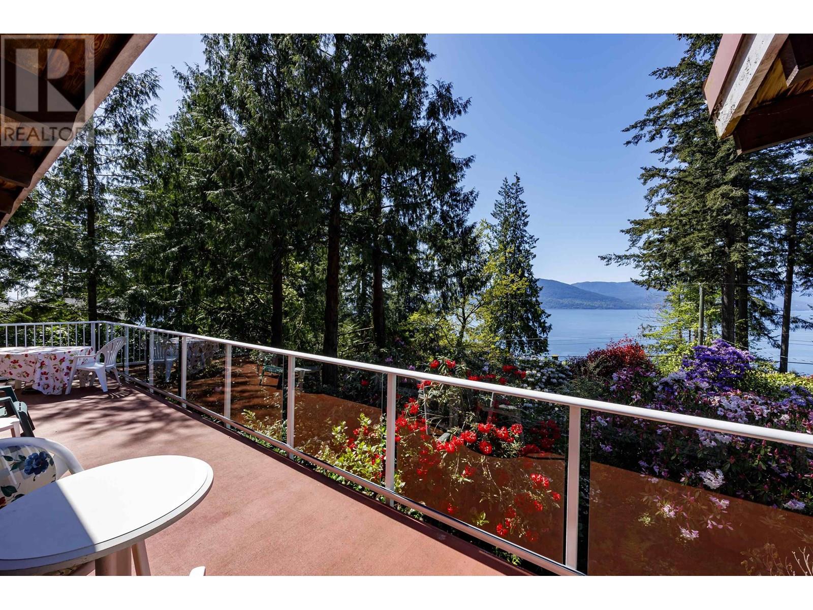90 OCEANVIEW ROAD, Lions Bay