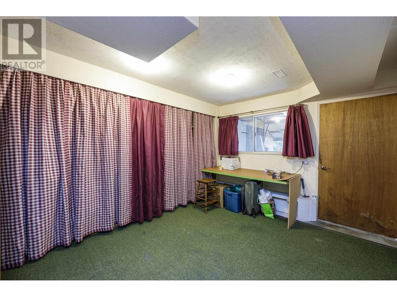 90 OCEANVIEW ROAD, Lions Bay