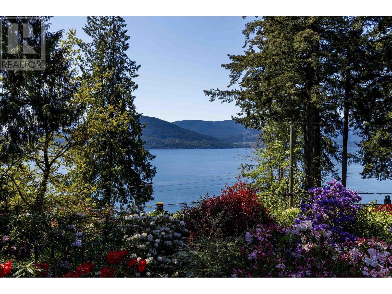 90 OCEANVIEW ROAD, Lions Bay
