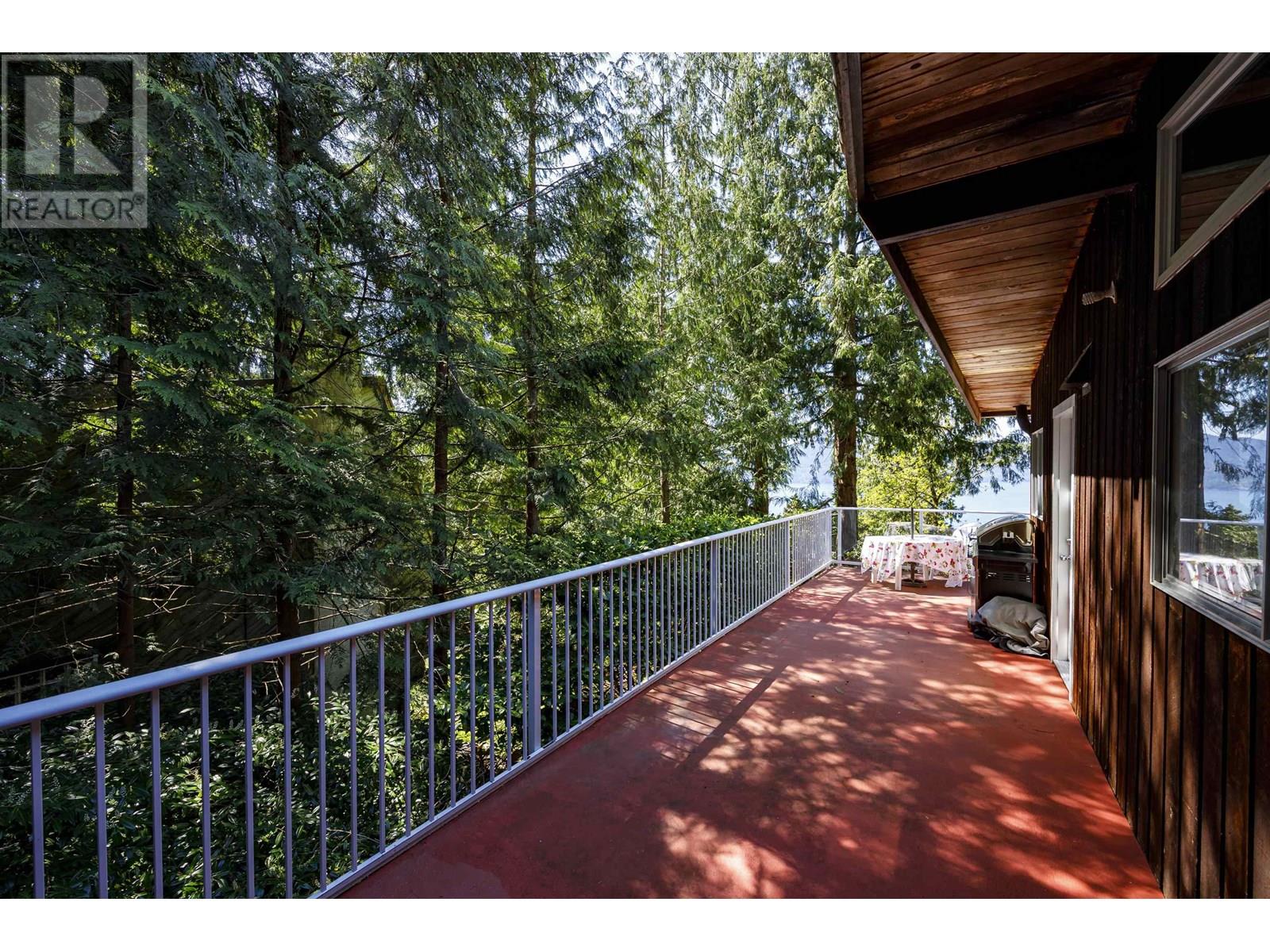 90 OCEANVIEW ROAD, Lions Bay