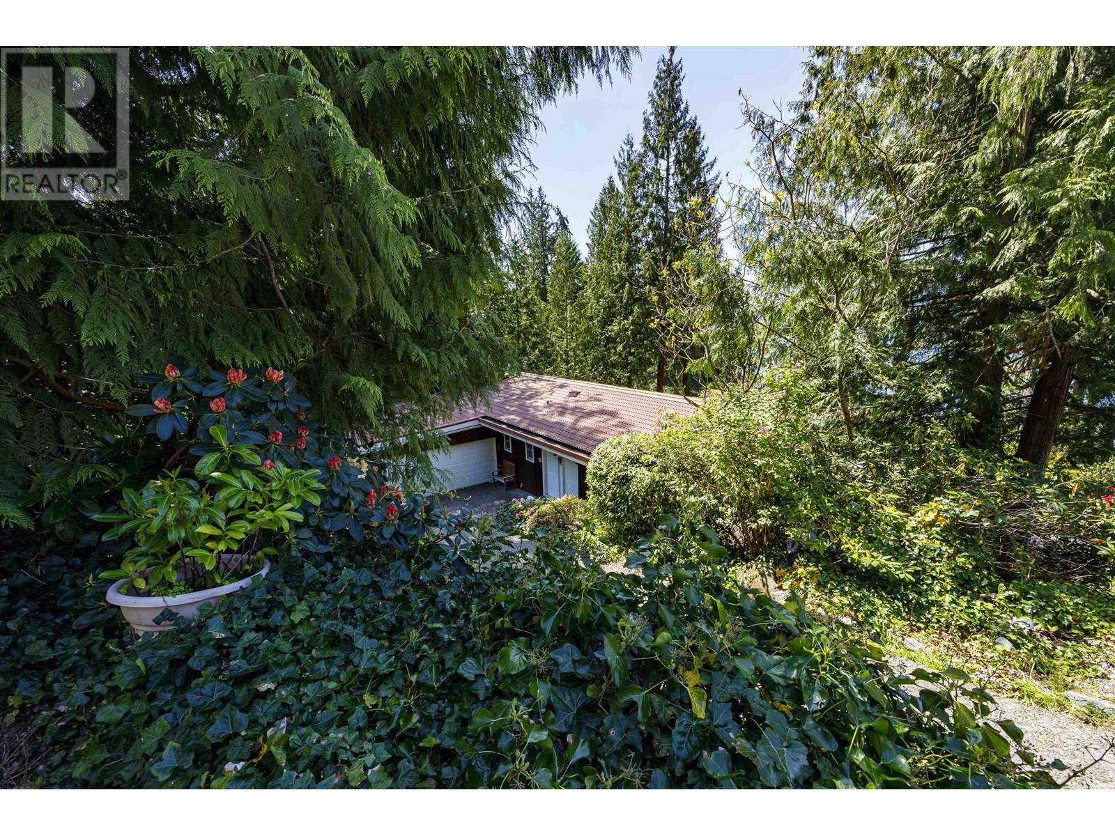 90 OCEANVIEW ROAD, Lions Bay