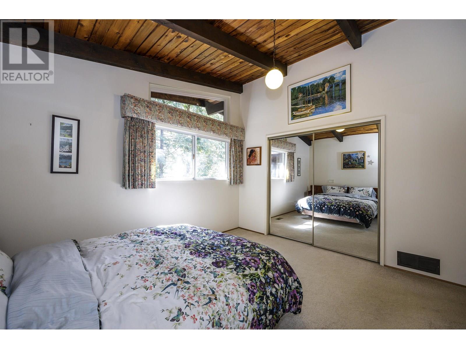 90 OCEANVIEW ROAD, Lions Bay