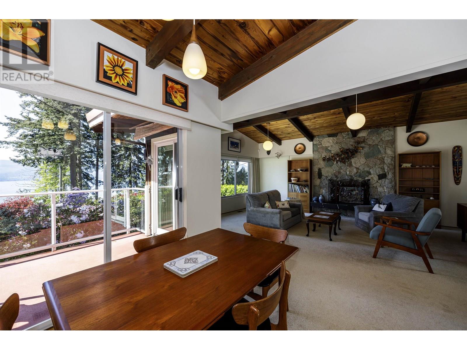 90 OCEANVIEW ROAD, Lions Bay