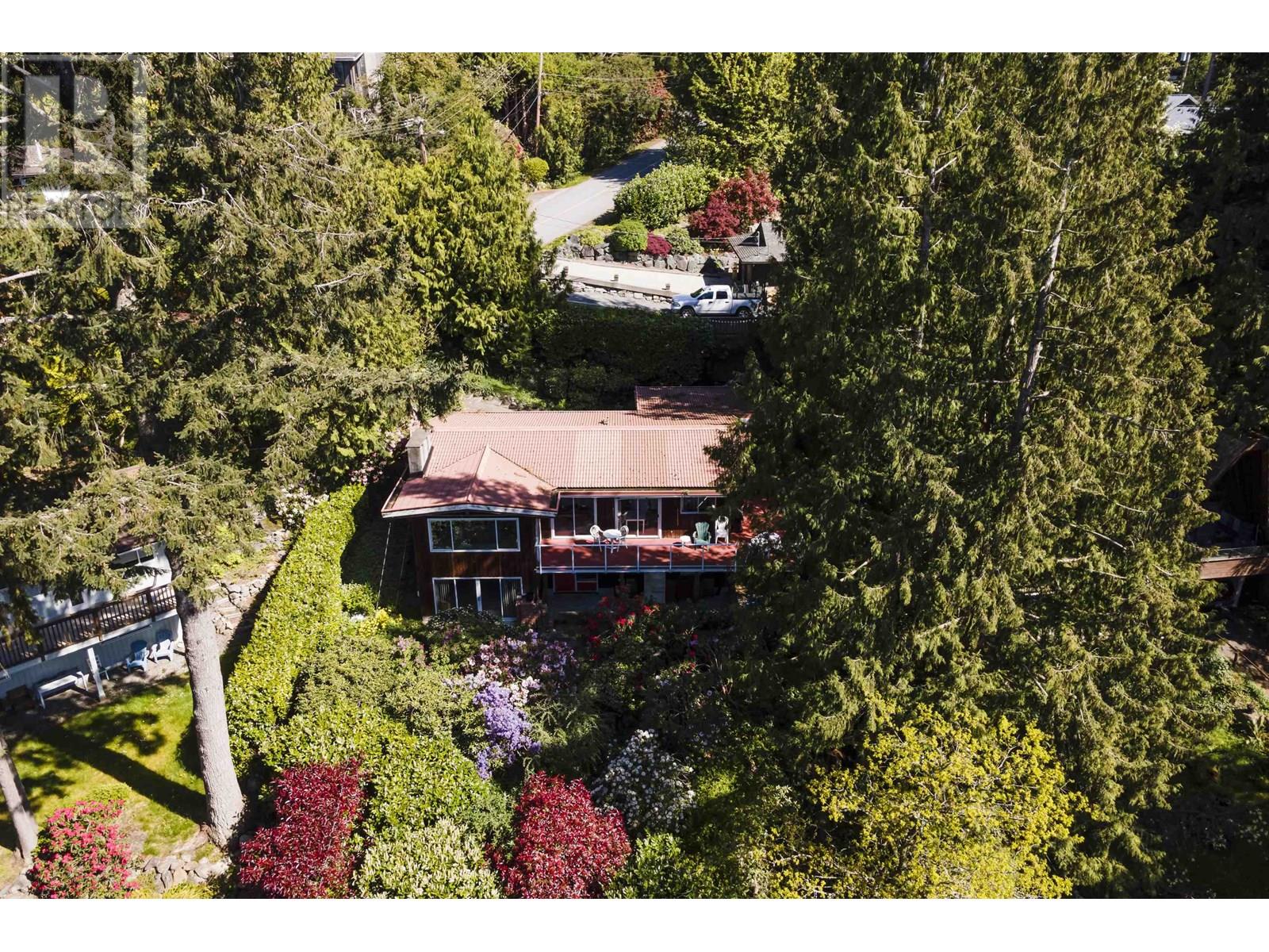 90 OCEANVIEW ROAD, Lions Bay