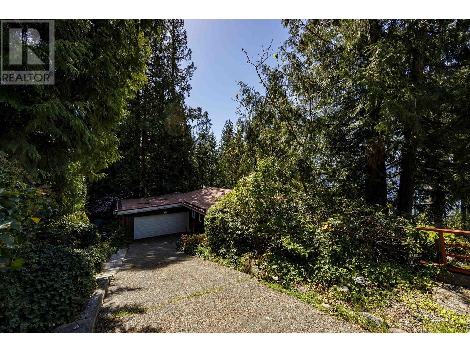 90 OCEANVIEW ROAD, Lions Bay