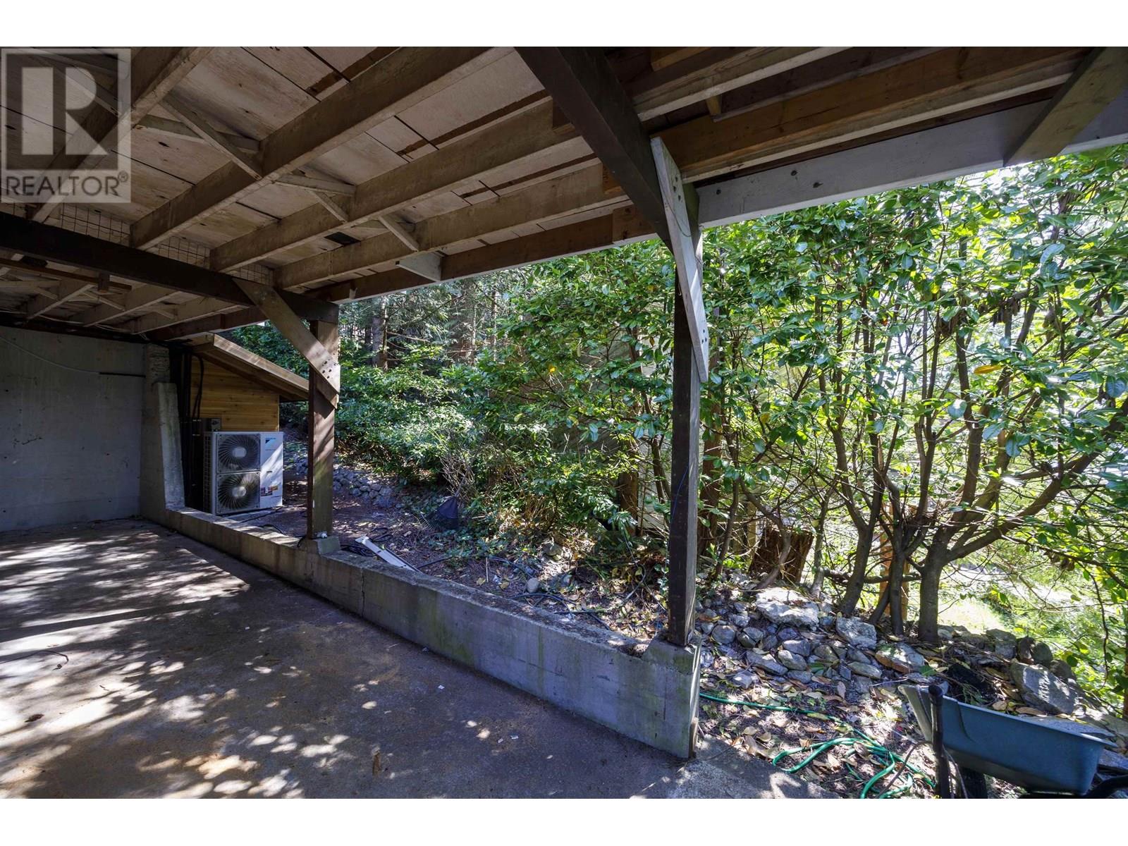 90 OCEANVIEW ROAD, Lions Bay