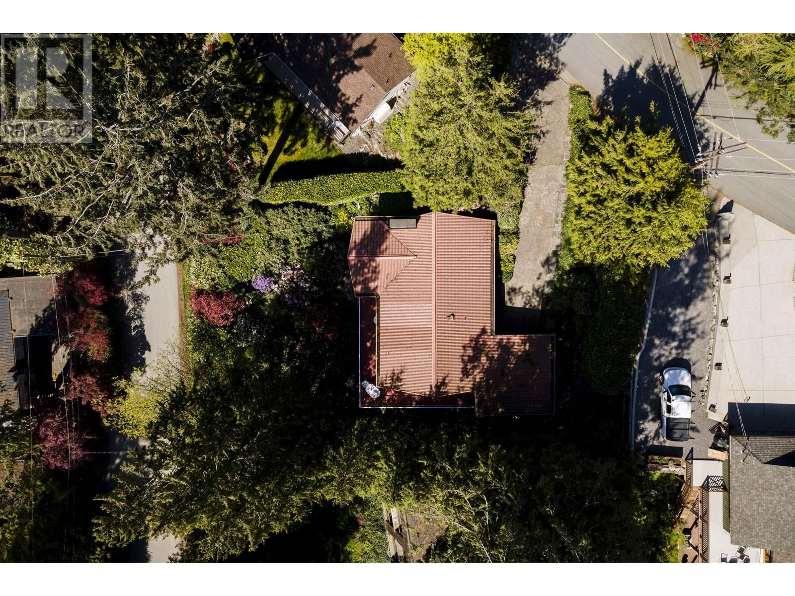 90 OCEANVIEW ROAD, Lions Bay