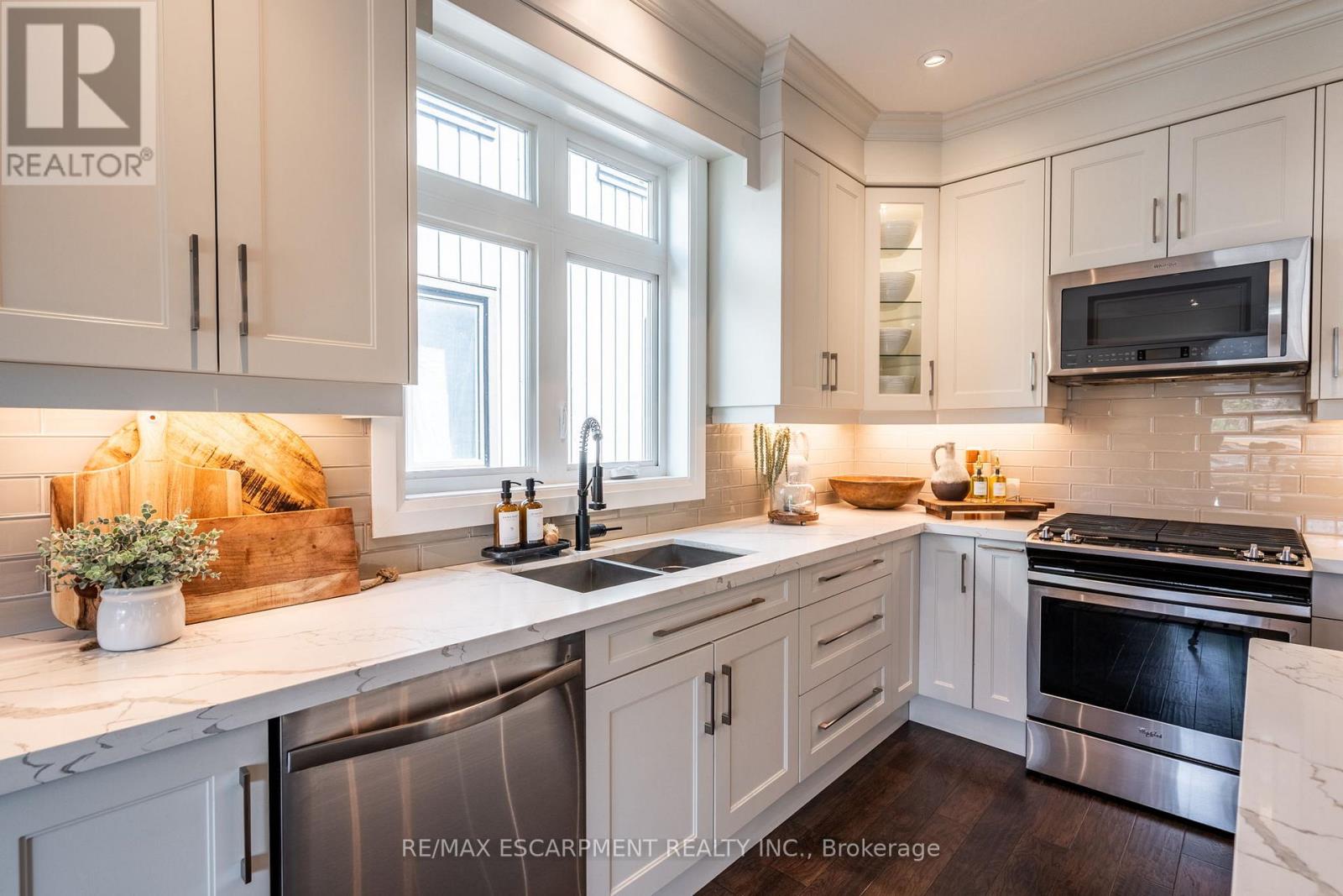 Photo 39 of 962 Beach Boulevard, Hamilton ON