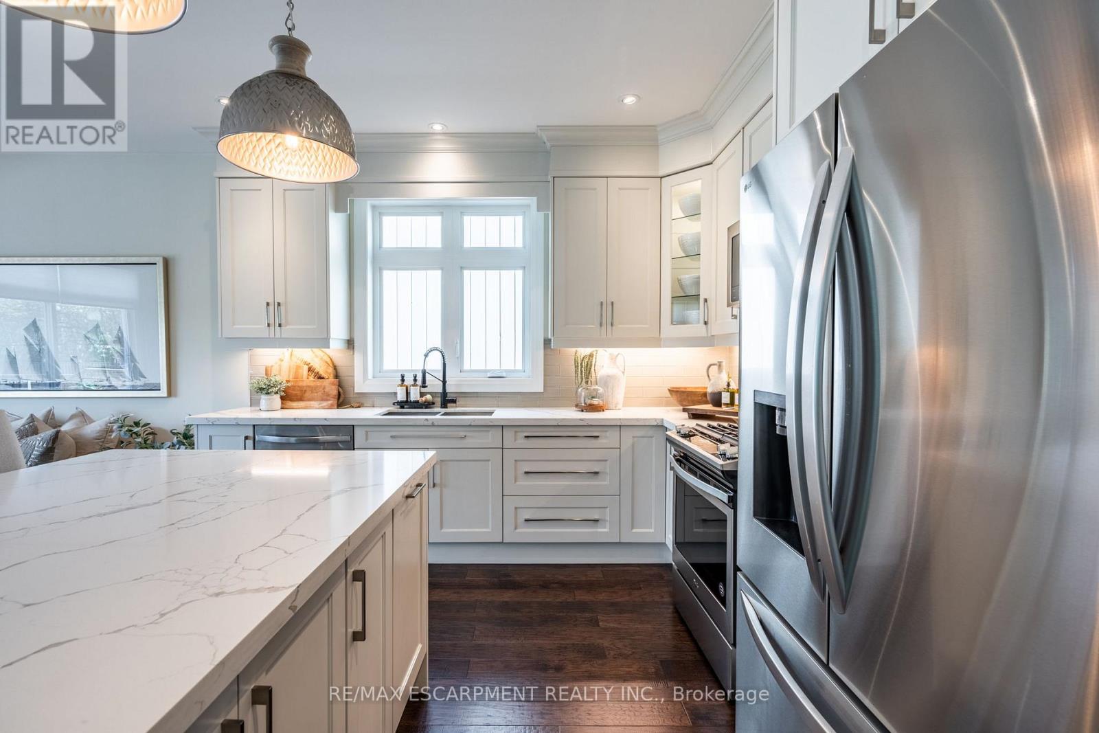 Photo 31 of 962 Beach Boulevard, Hamilton ON