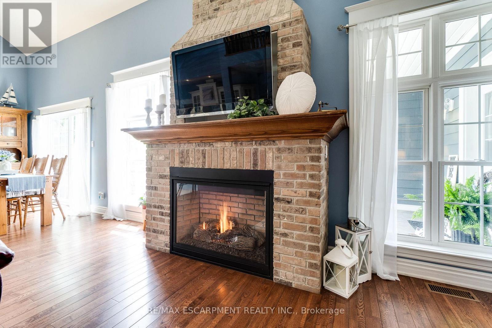 Photo 12 of 1026 Beach Boulevard, Hamilton ON