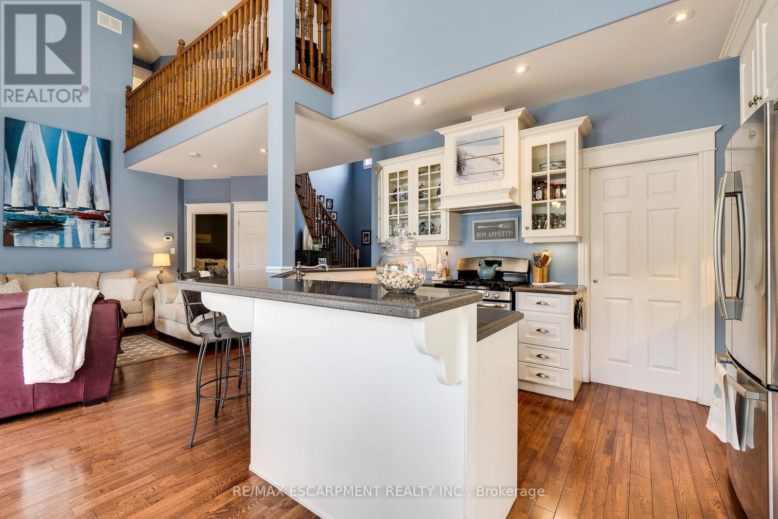 Photo 17 of 1026 Beach Boulevard, Hamilton ON