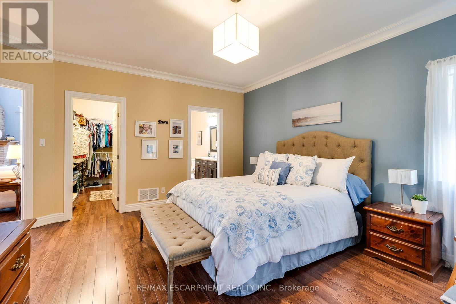 Photo 23 of 1026 Beach Boulevard, Hamilton ON
