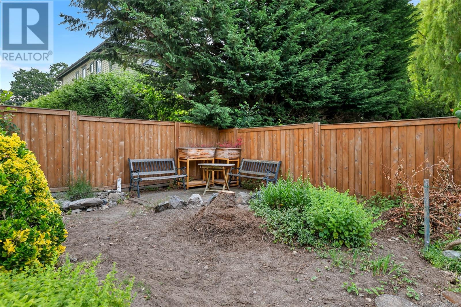 Single Family House Character for Sale in   Fort St Hillcrest House Victoria 