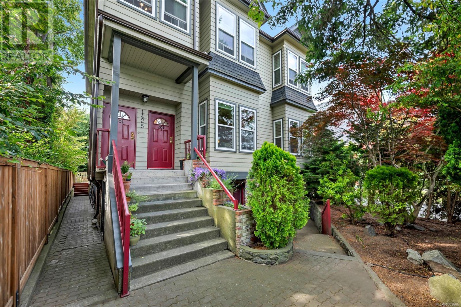 Single Family House Character for Sale in   Fort St Hillcrest House Victoria 