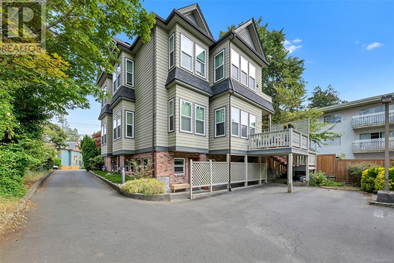 Single Family House Character for Sale in   Fort St Hillcrest House Victoria 
