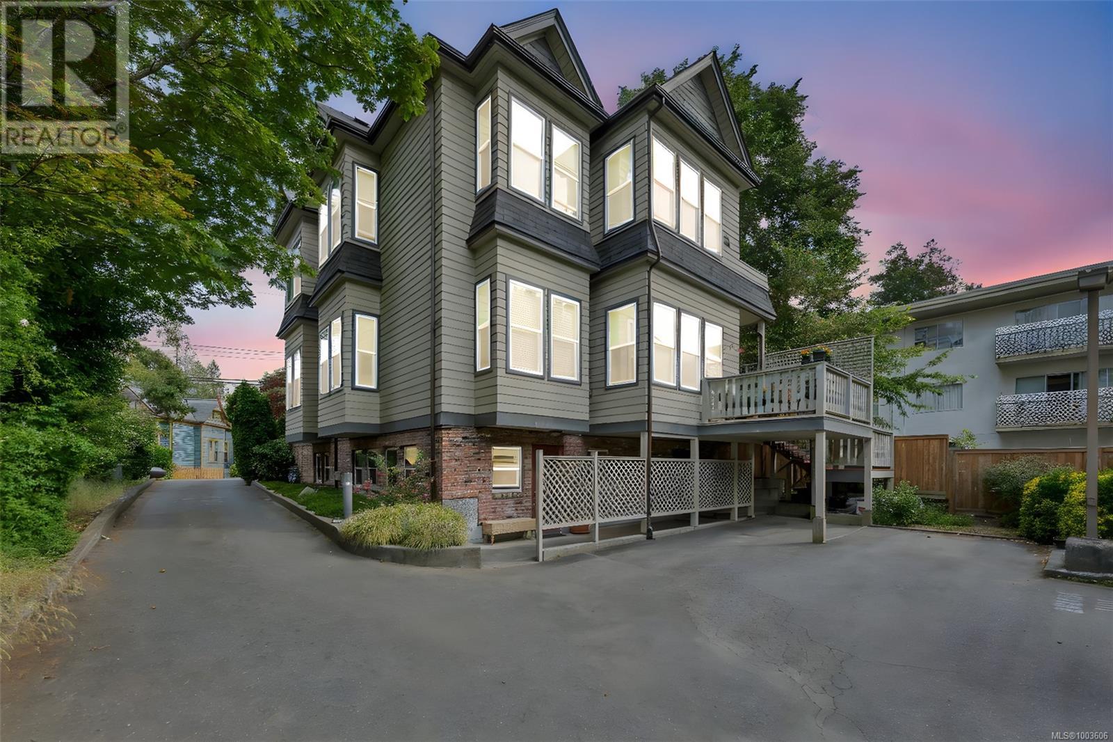 Single Family House Character for Sale in   Fort St Hillcrest House Victoria 