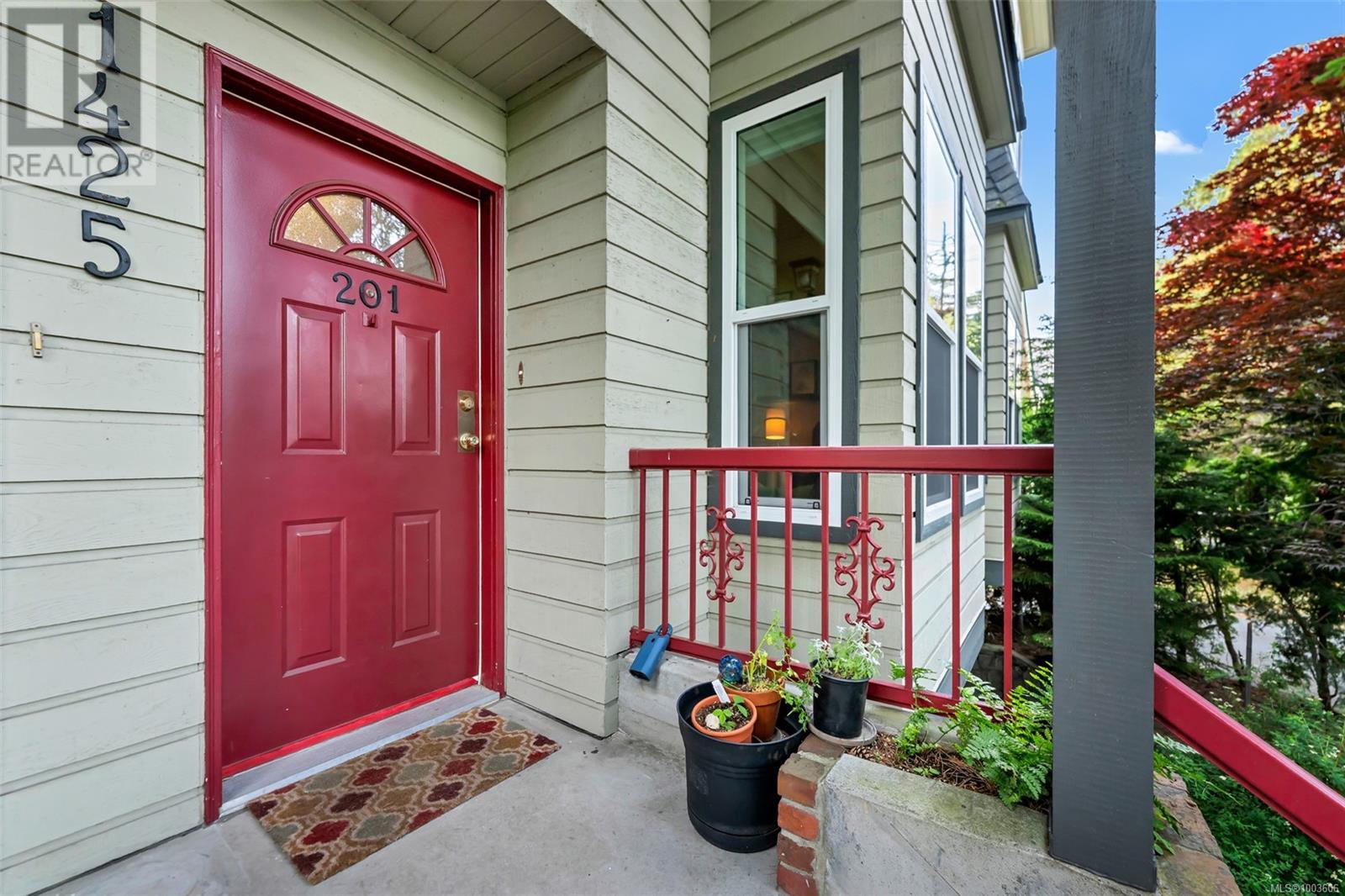 Single Family House Character for Sale in   Fort St Hillcrest House Victoria 
