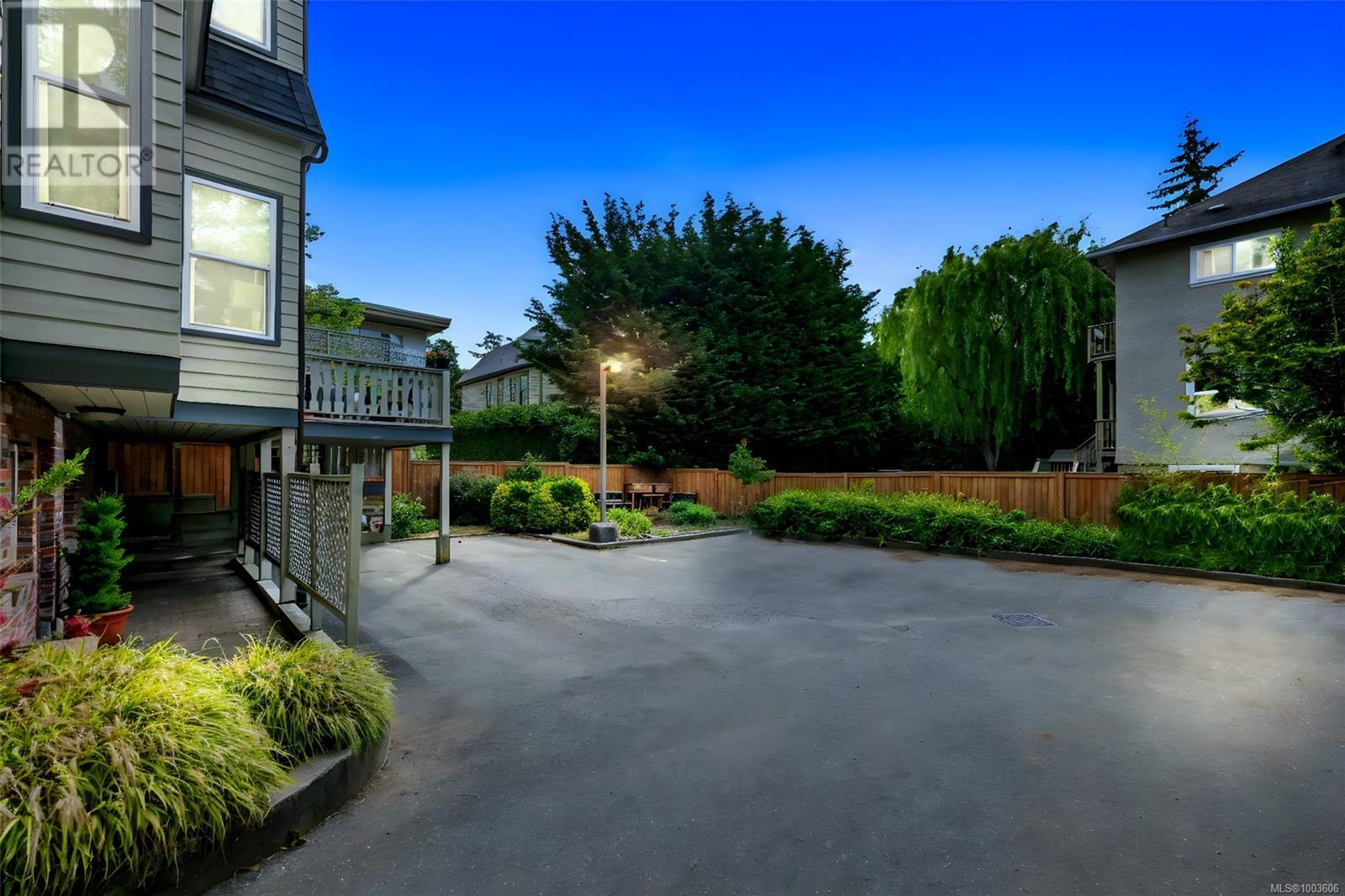 Single Family House Character for Sale in   Fort St Hillcrest House Victoria 