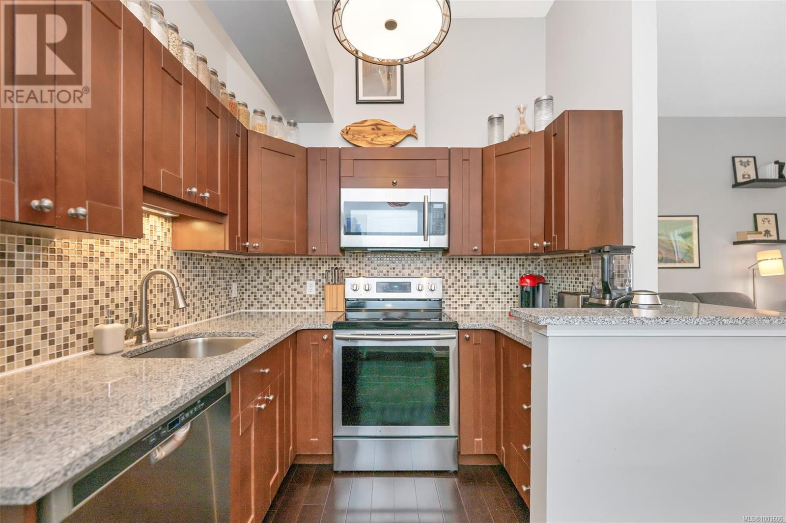 Single Family House Character for Sale in   Fort St Hillcrest House Victoria 