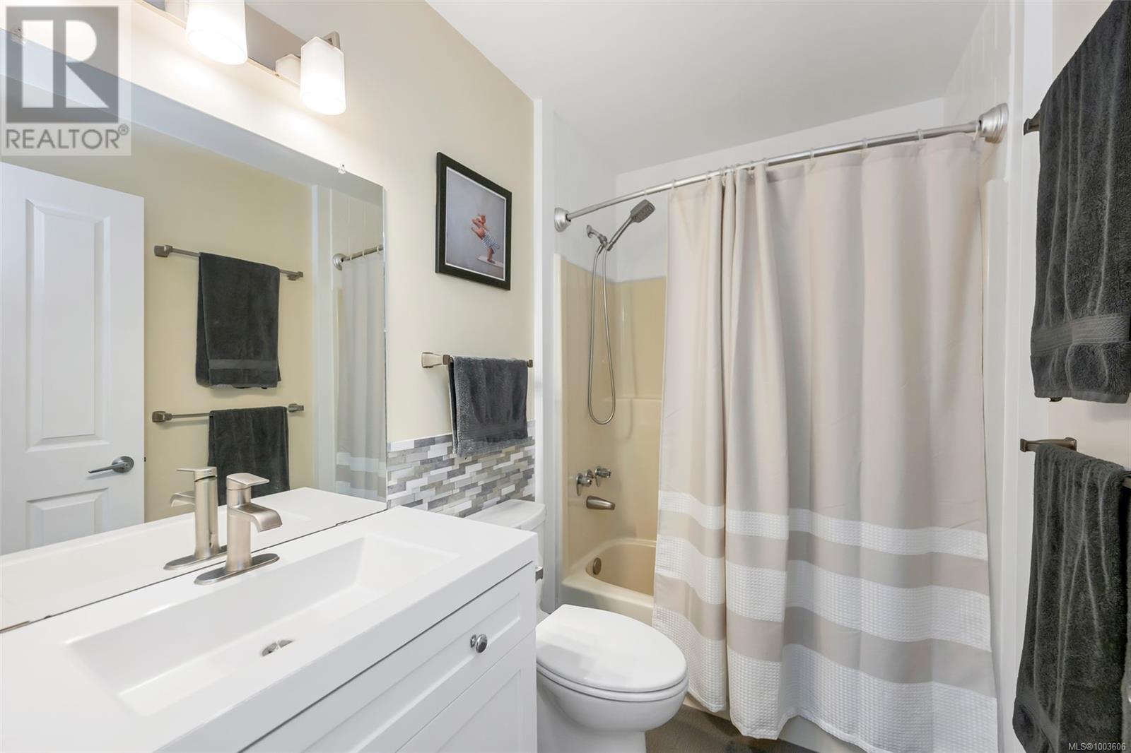 Single Family House Character for Sale in   Fort St Hillcrest House Victoria 
