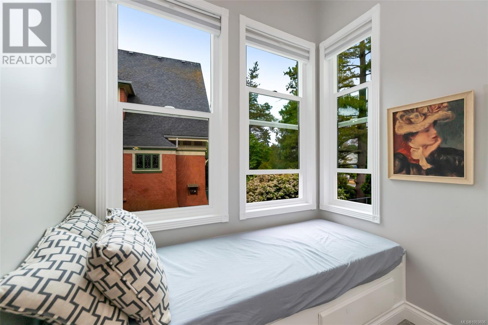 Single Family House Character for Sale in   Fort St Hillcrest House Victoria 