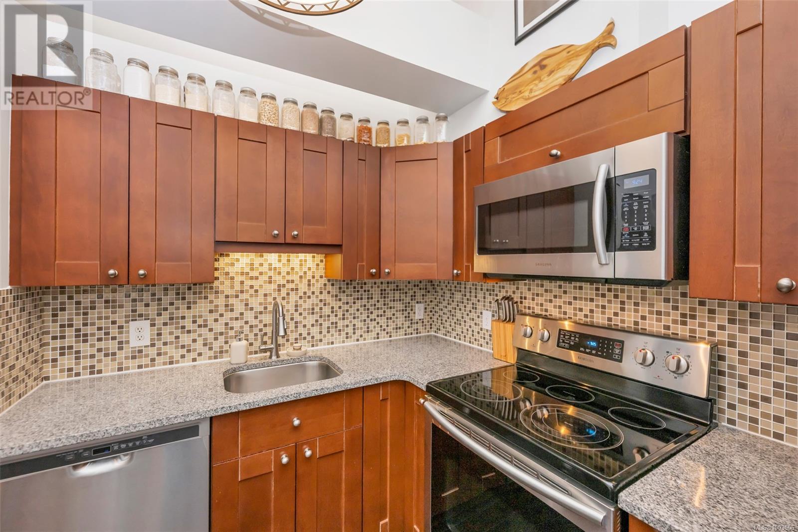 Single Family House Character for Sale in   Fort St Hillcrest House Victoria 