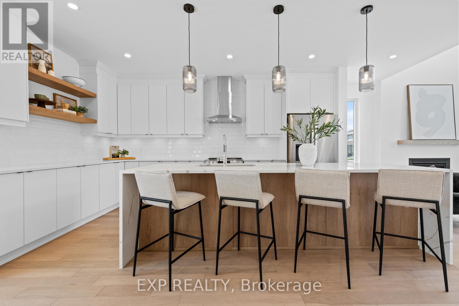 Quartz countertops, stainless steel appliances