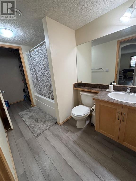 Single Family House for Sale in   Everridge Square SW Evergreen Calgary 