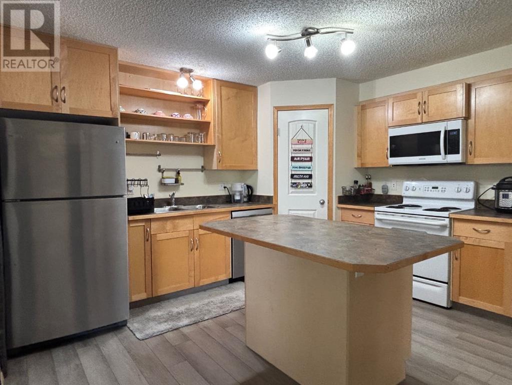 Single Family House for Sale in   Everridge Square SW Evergreen Calgary 