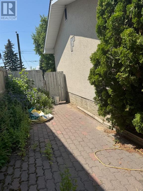 Single Family House Bungalow for Sale in  Queen Charlotte Drive SE Queensland Calgary 