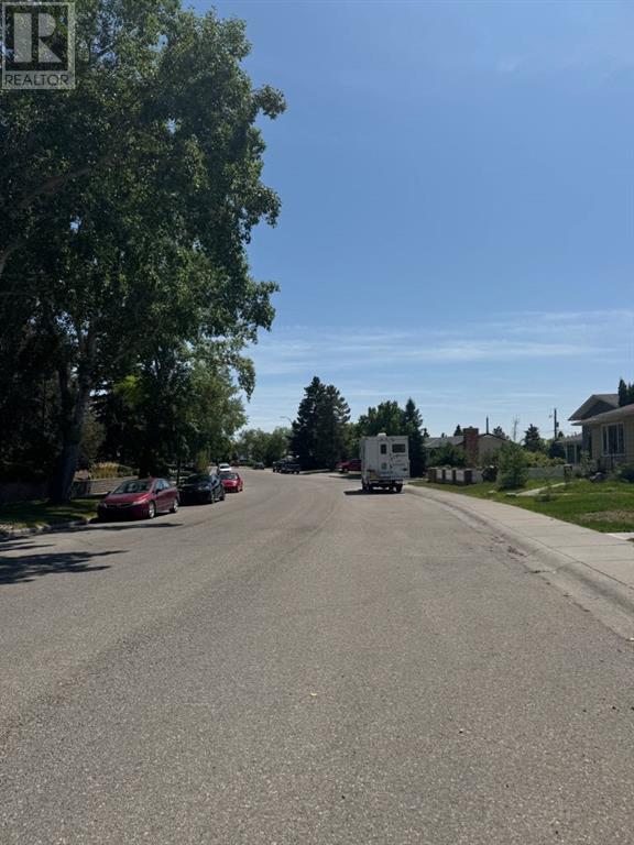 Single Family House Bungalow for Sale in  Queen Charlotte Drive SE Queensland Calgary 