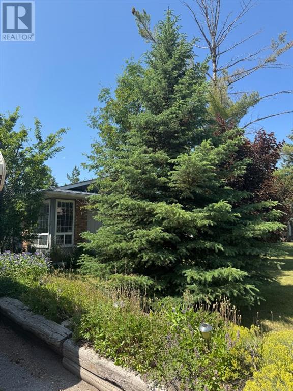 Single Family House Bungalow for Sale in  Queen Charlotte Drive SE Queensland Calgary 