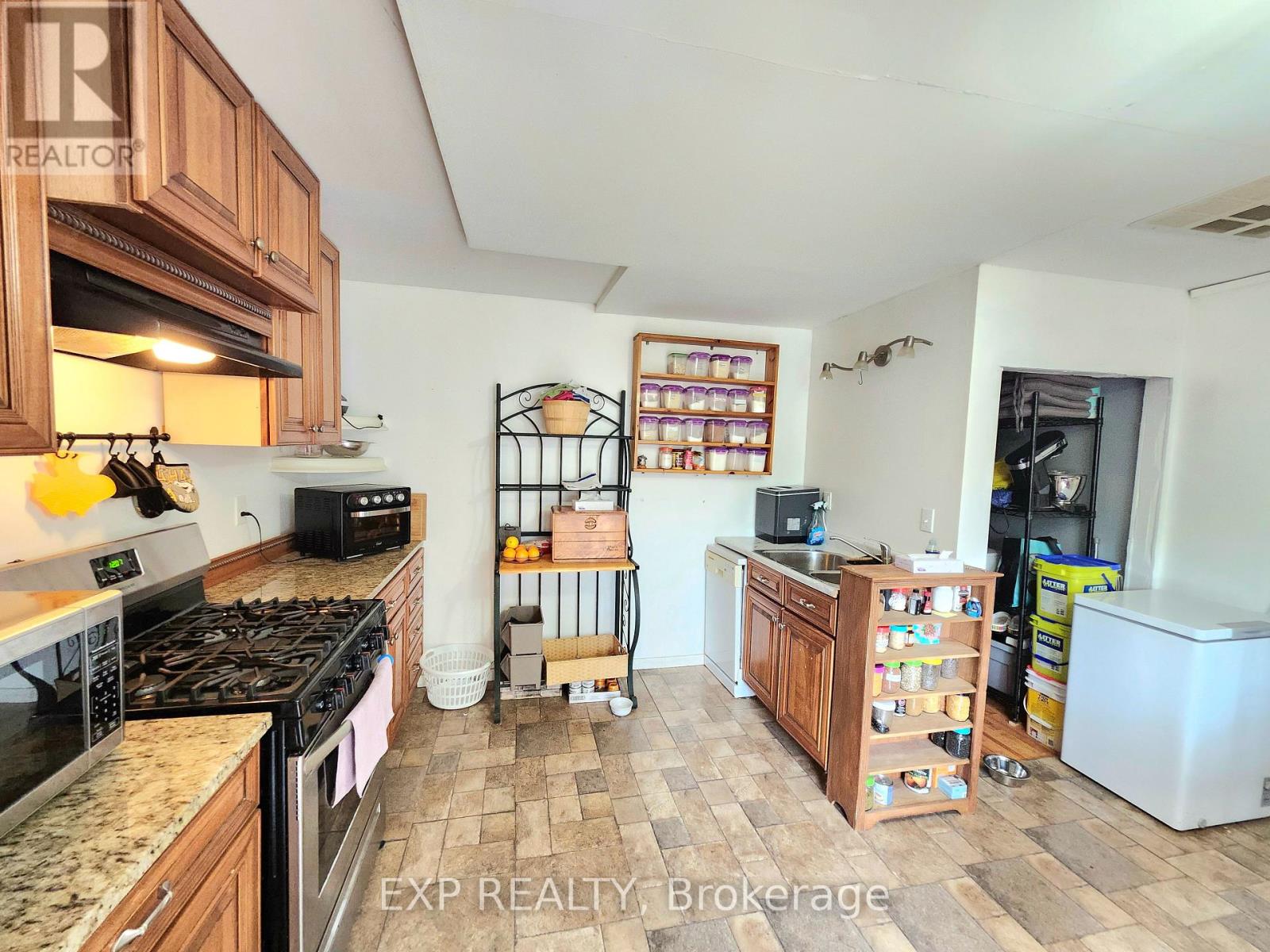 Photo 3 of 485 Dibble Street W, Prescott ON