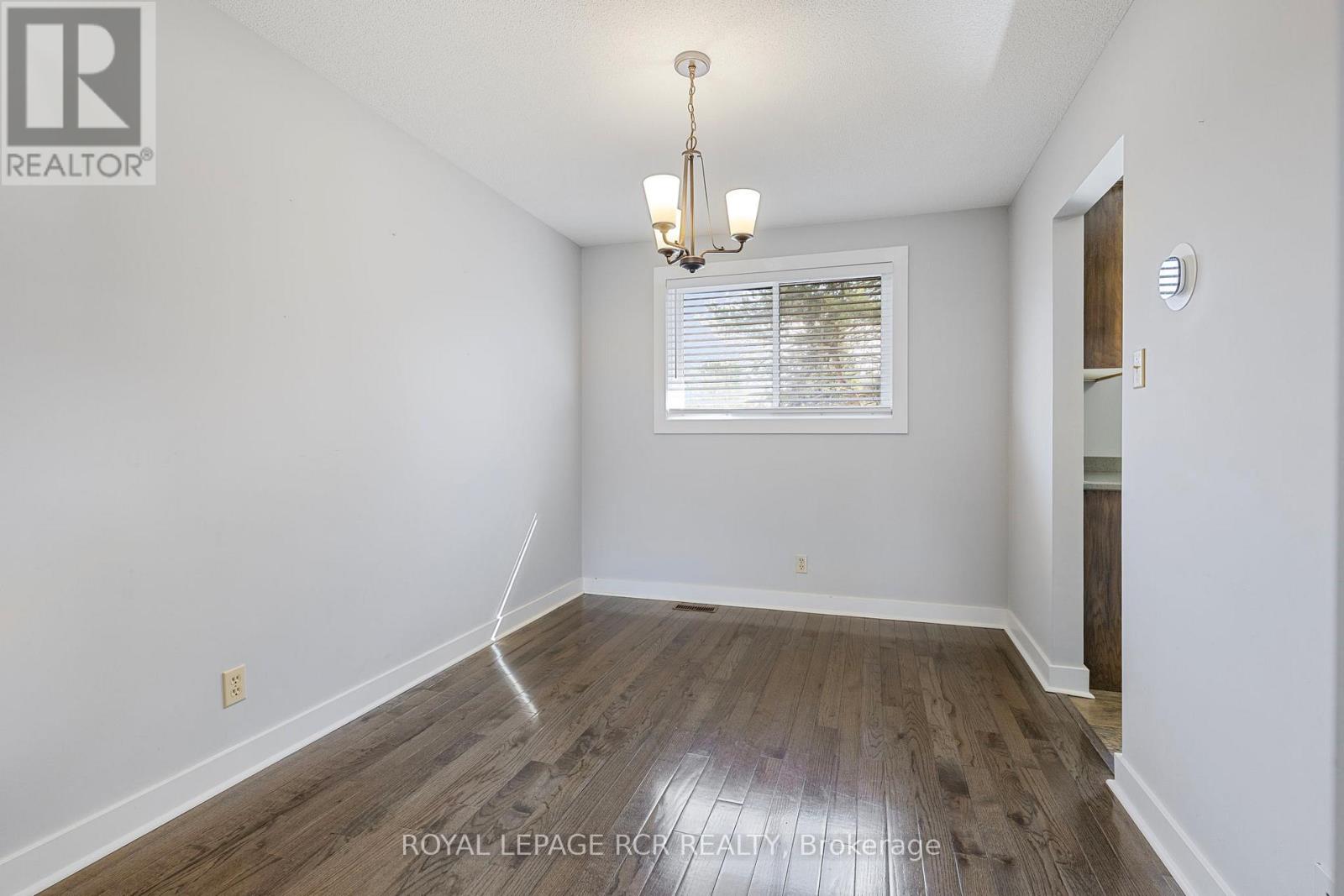 Photo 12 of 80 Woodside Drive, Orillia ON