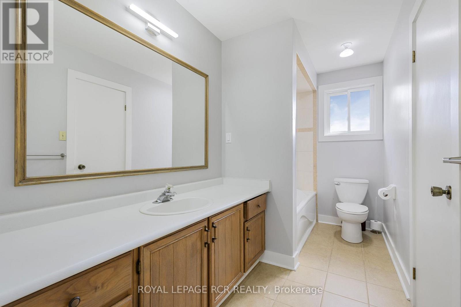 Photo 23 of 80 Woodside Drive, Orillia ON