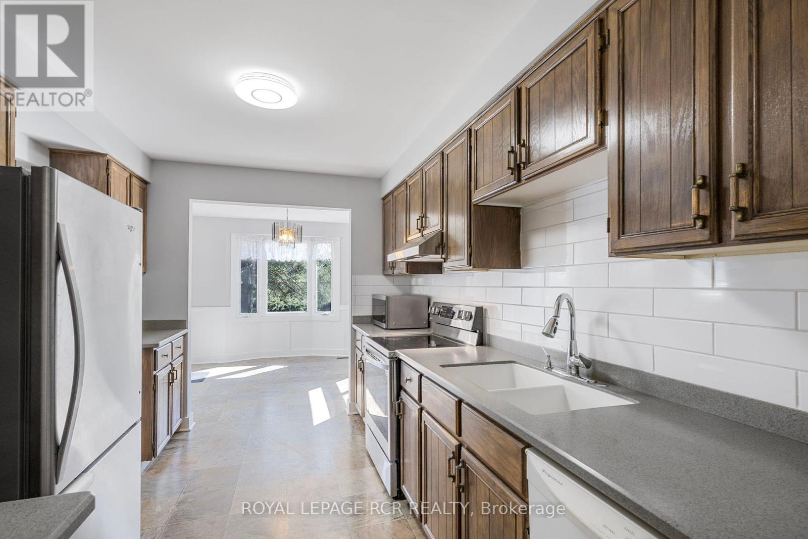 Photo 6 of 80 Woodside Drive, Orillia ON