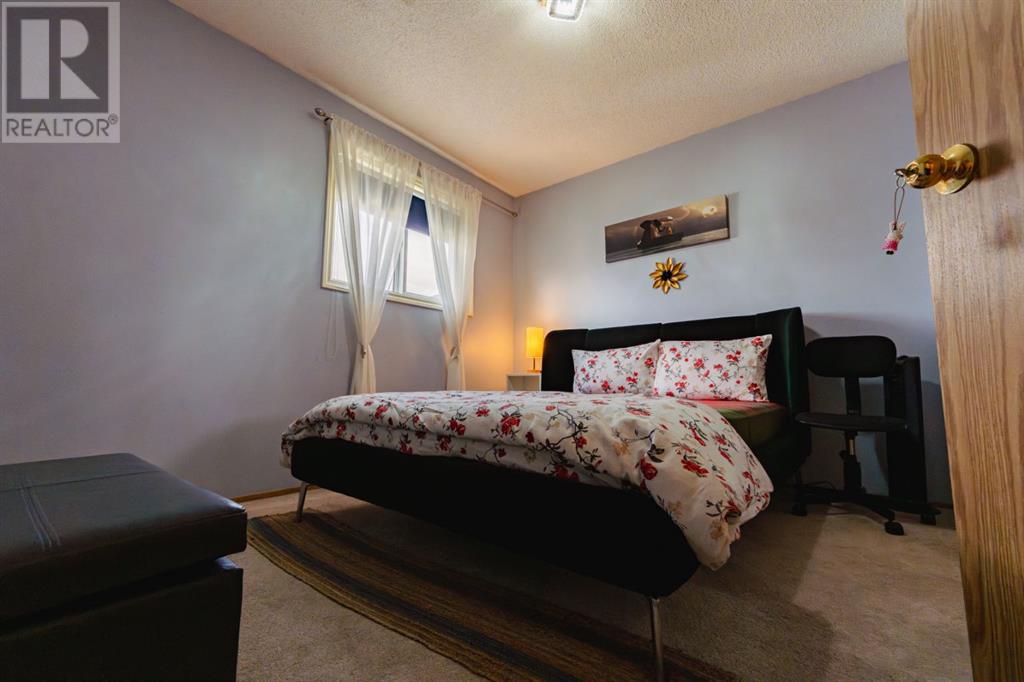 Single Family House for Sale in  Laguna Close NE Monterey Park Calgary 