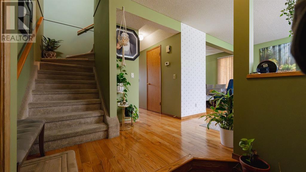 Single Family House for Sale in  Laguna Close NE Monterey Park Calgary 