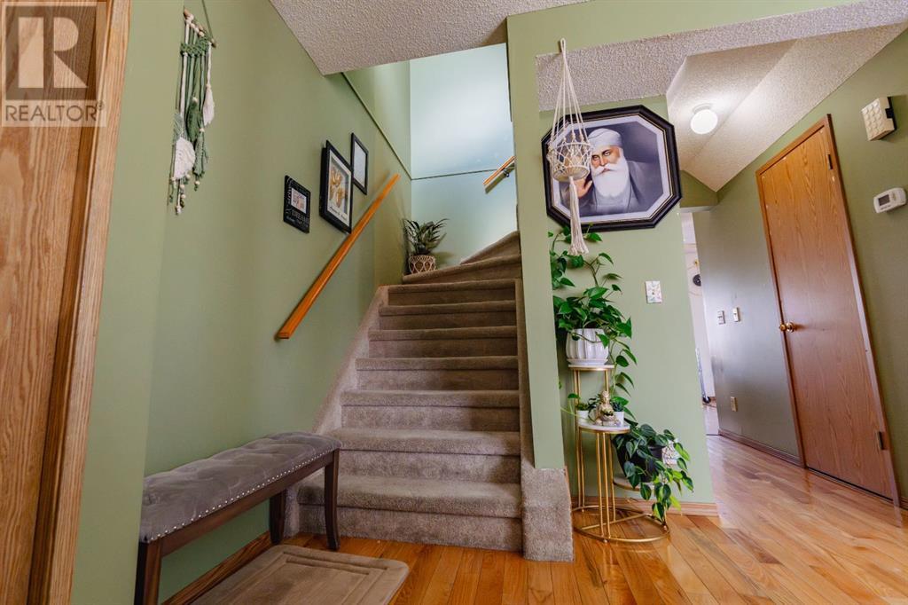 Single Family House for Sale in  Laguna Close NE Monterey Park Calgary 