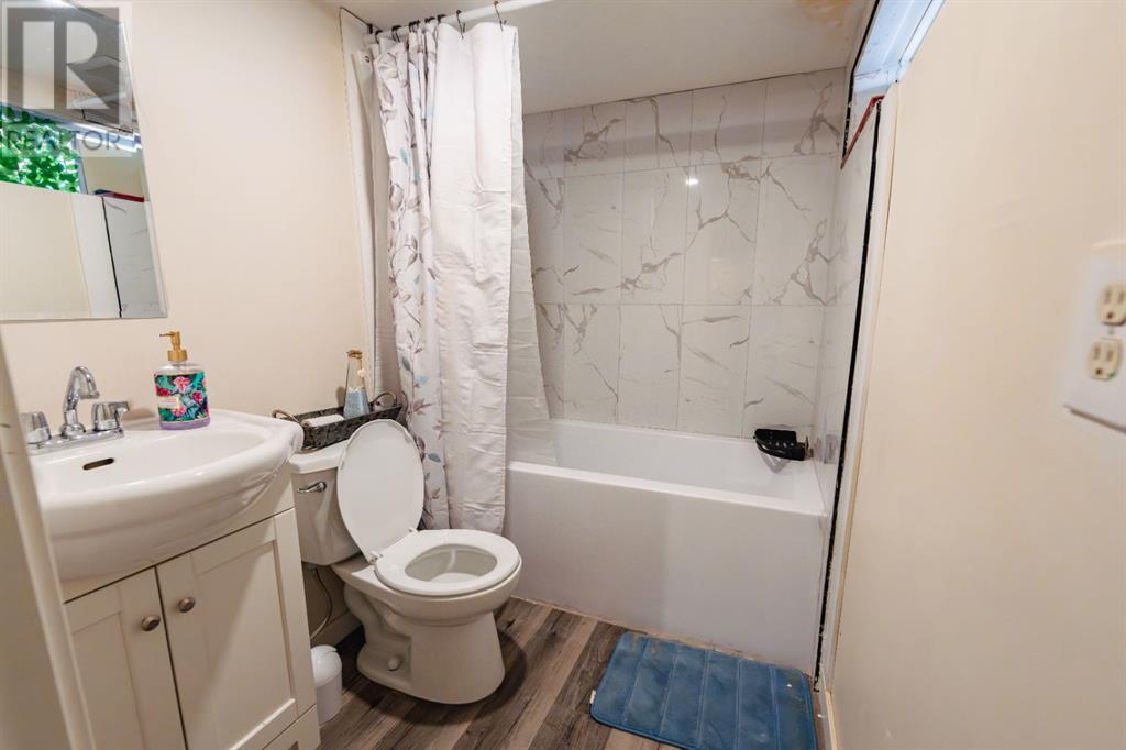 Single Family House for Sale in  Laguna Close NE Monterey Park Calgary 