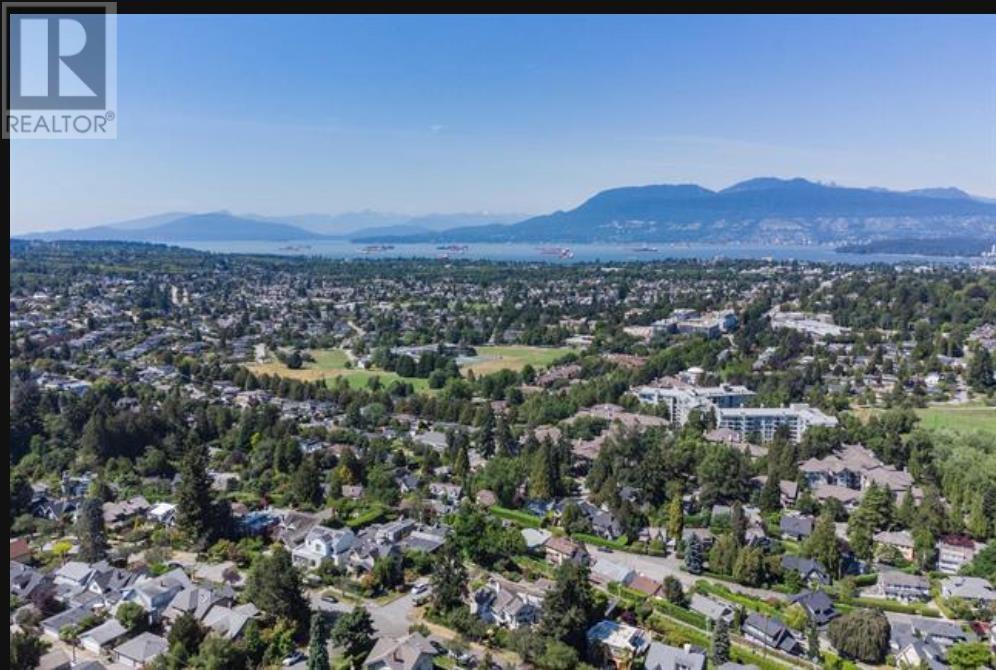 Photo 4 of 1997 W 35th Avenue, Vancouver BC