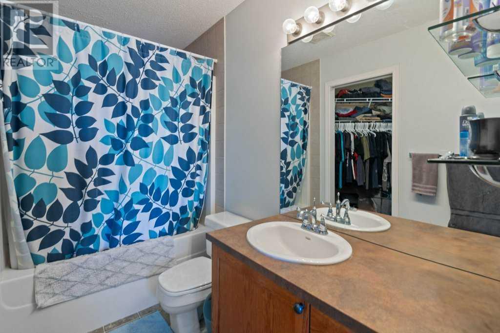 Single Family House for Sale in  Everglen Rise SW Evergreen Calgary 