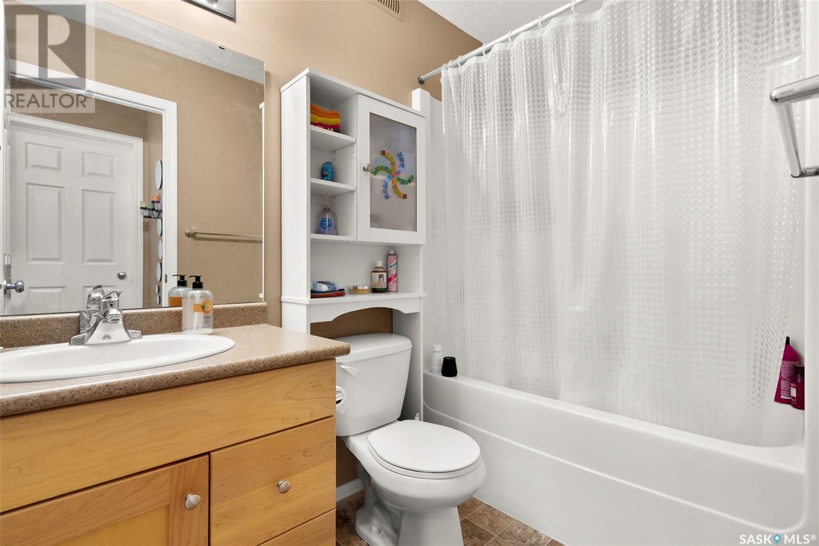 Single Family House 2 Level for Sale in   WINDSOR PARK ROAD Regina 